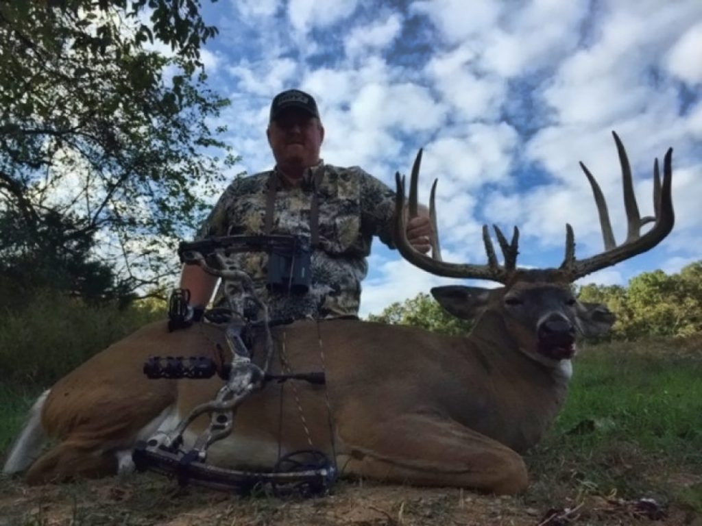 Trophy whitetail deer hunting in the Ozarks with Quality Hunts