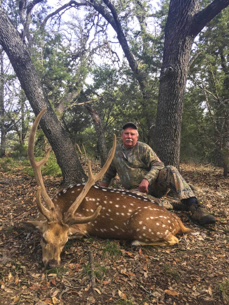 Hunt 3021 - Axis Deer trophy and hunter