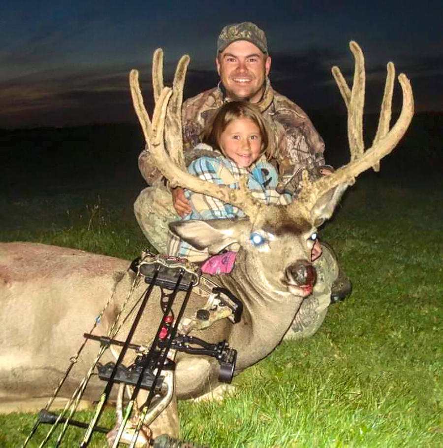 Alberta Mule Deer Hunt - Hunt 3156 - Father and Daughter