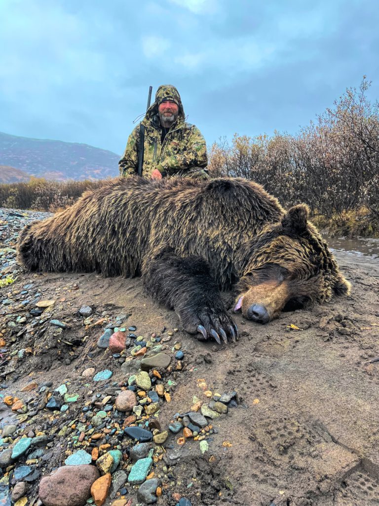 Giant Brown Bear in the Alaska Peninsula - Hunt #2327